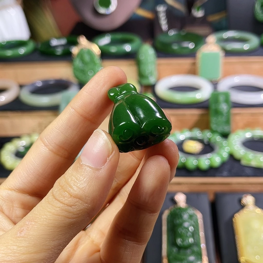 和田玉未镶嵌颈饰行**逺