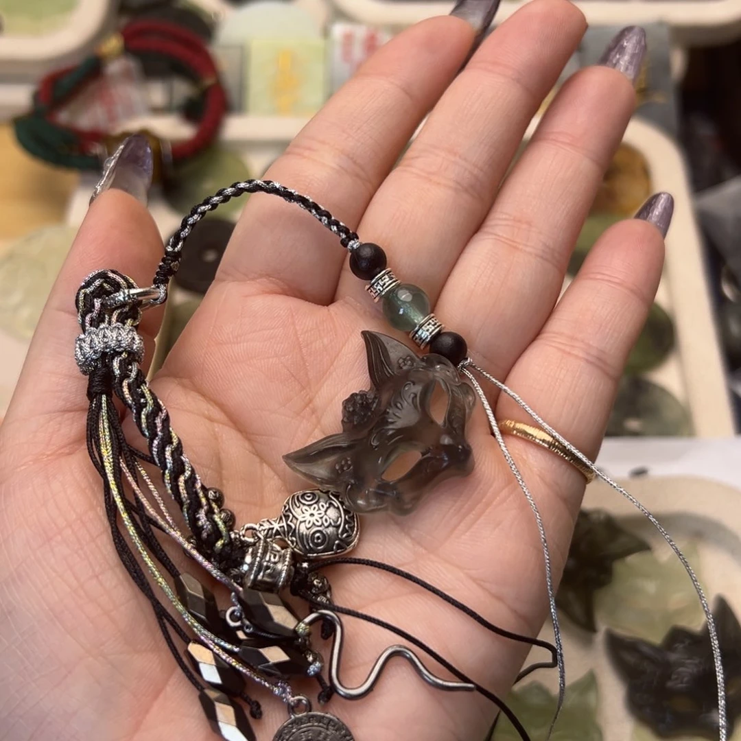 蛇纹石玉颈饰合金