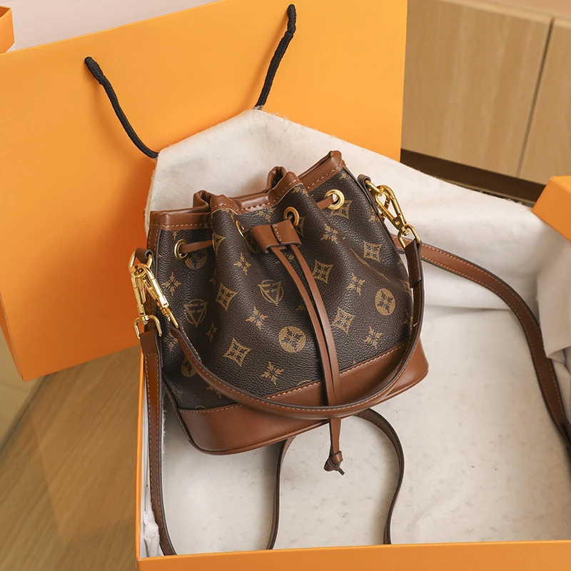 2025新款原创百搭手机包小众洋气水桶包轻奢单肩斜挎包小包包休闲