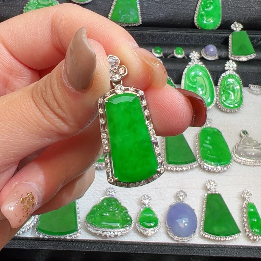 翡翠吊坠(不含链)18K金镶嵌