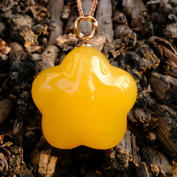 蜜蜡星星吊坠 18k镶嵌