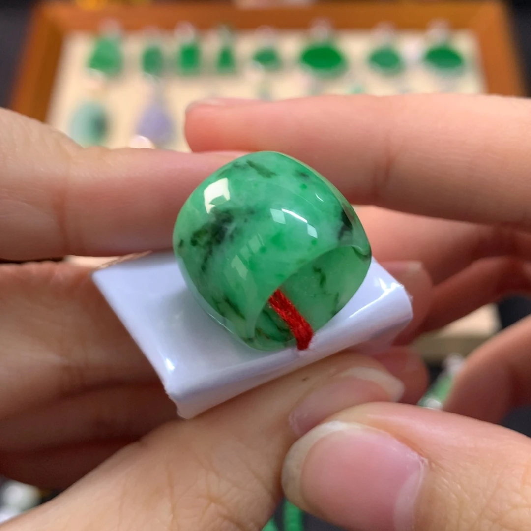 翡翠未镶嵌颈饰路路通