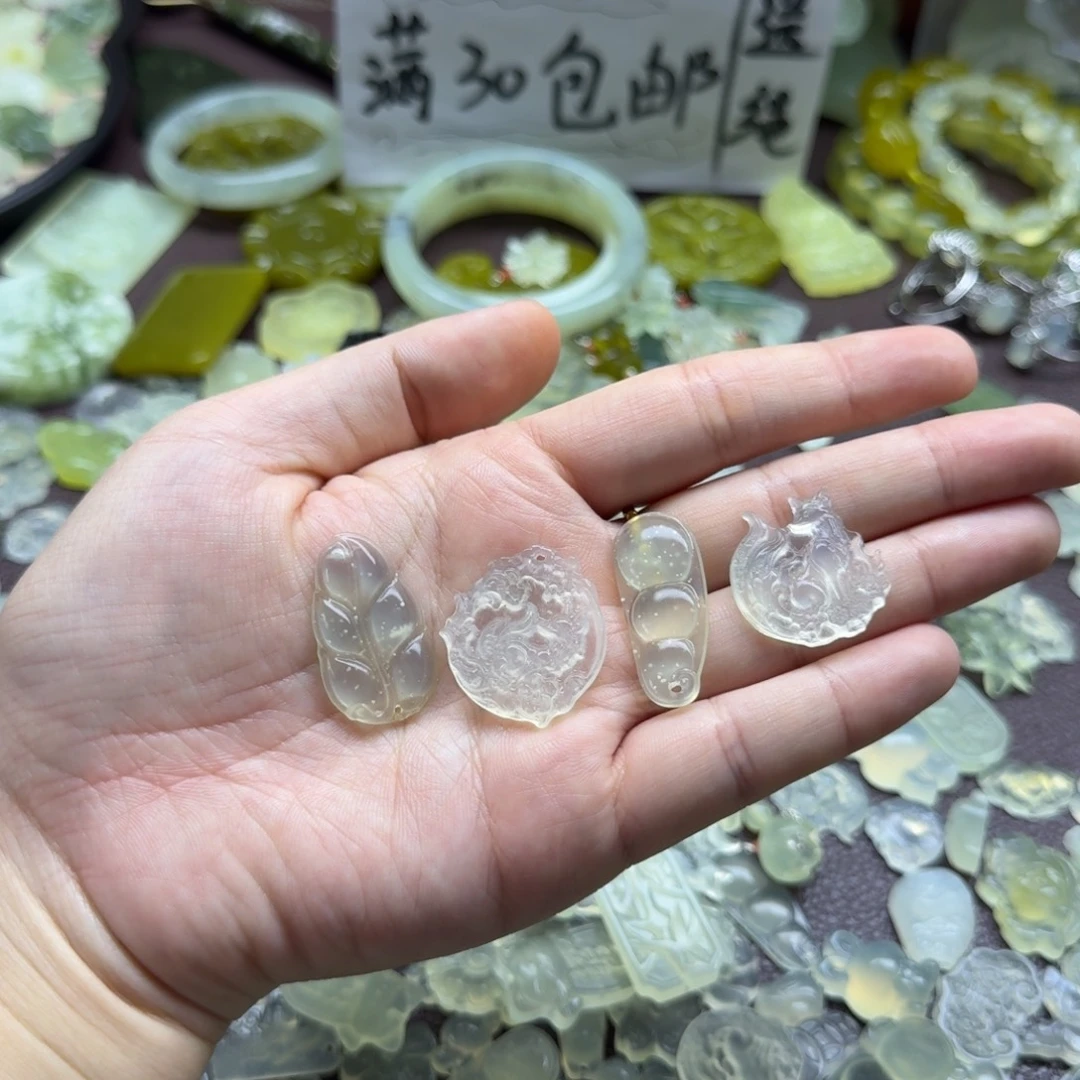 和***苑蛇纹石玉合金颈饰