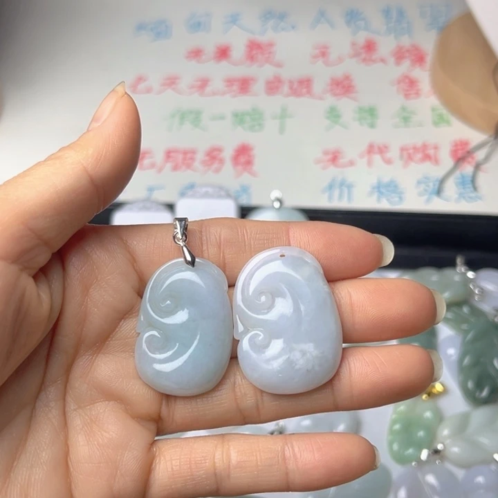 翡翠未镶嵌颈饰如意2件