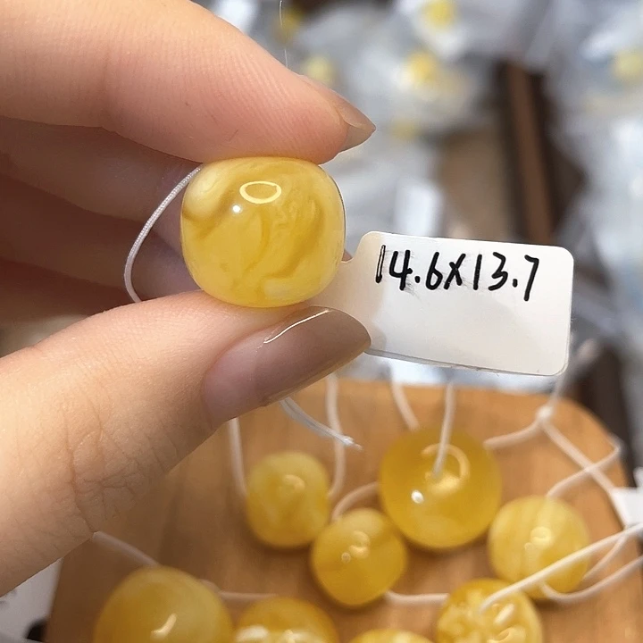 知***足未镶嵌琥珀珠宝奇石