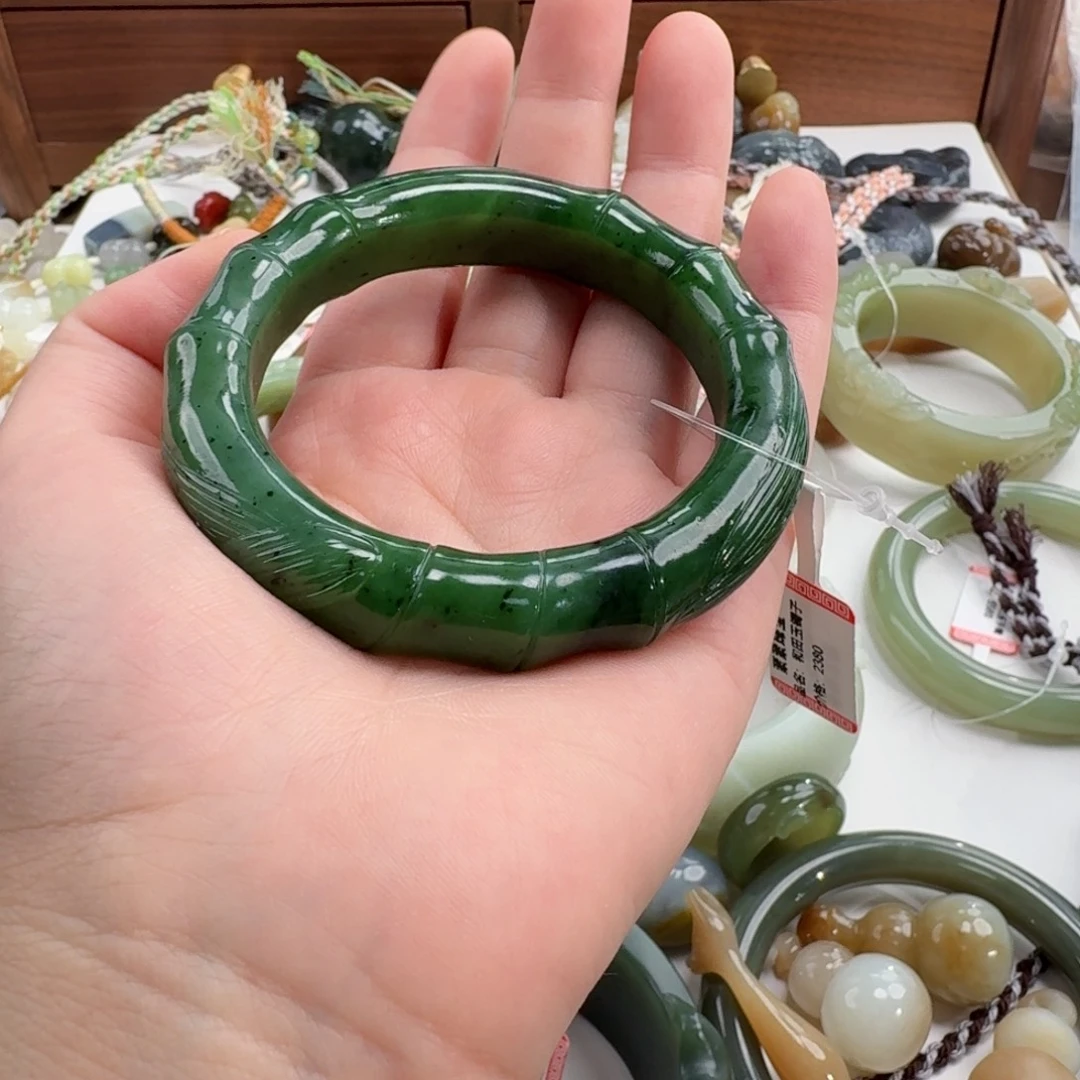 y***4颈饰未镶嵌和田玉