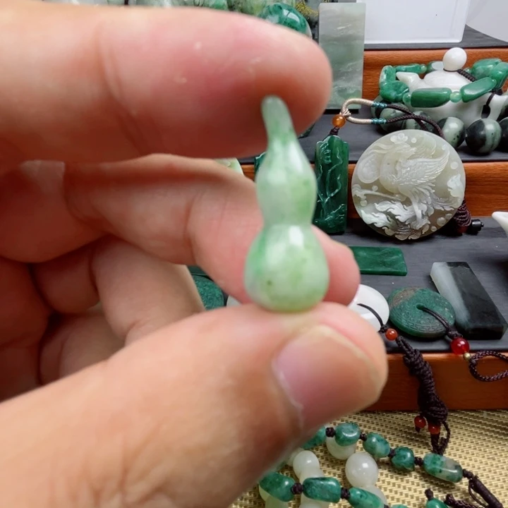 独山玉未镶嵌珠宝半成品