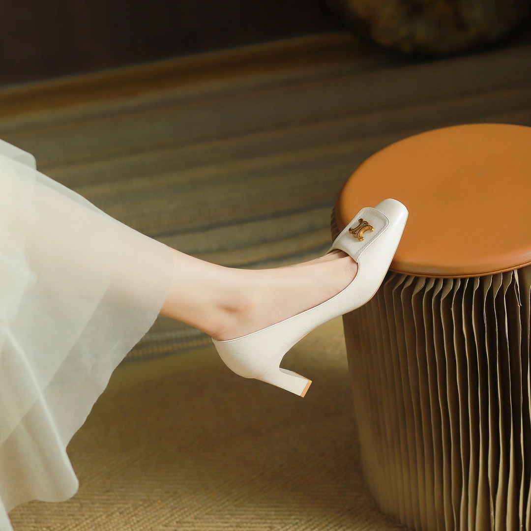 2025年春季新款新中式复古方头女高跟鞋金属装饰扣方跟百搭女单鞋