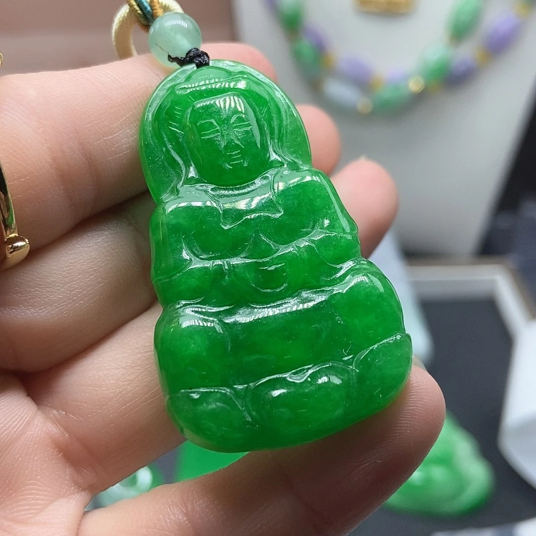 翡翠吊坠(赠链)未镶嵌