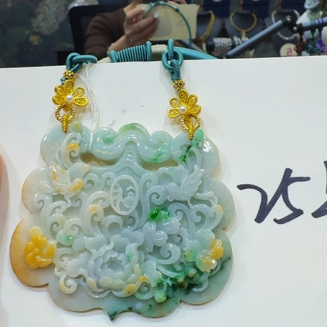 翡翠颈饰未镶嵌老坑