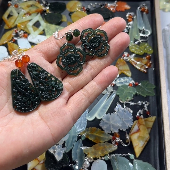 蛇纹石玉合金耳饰