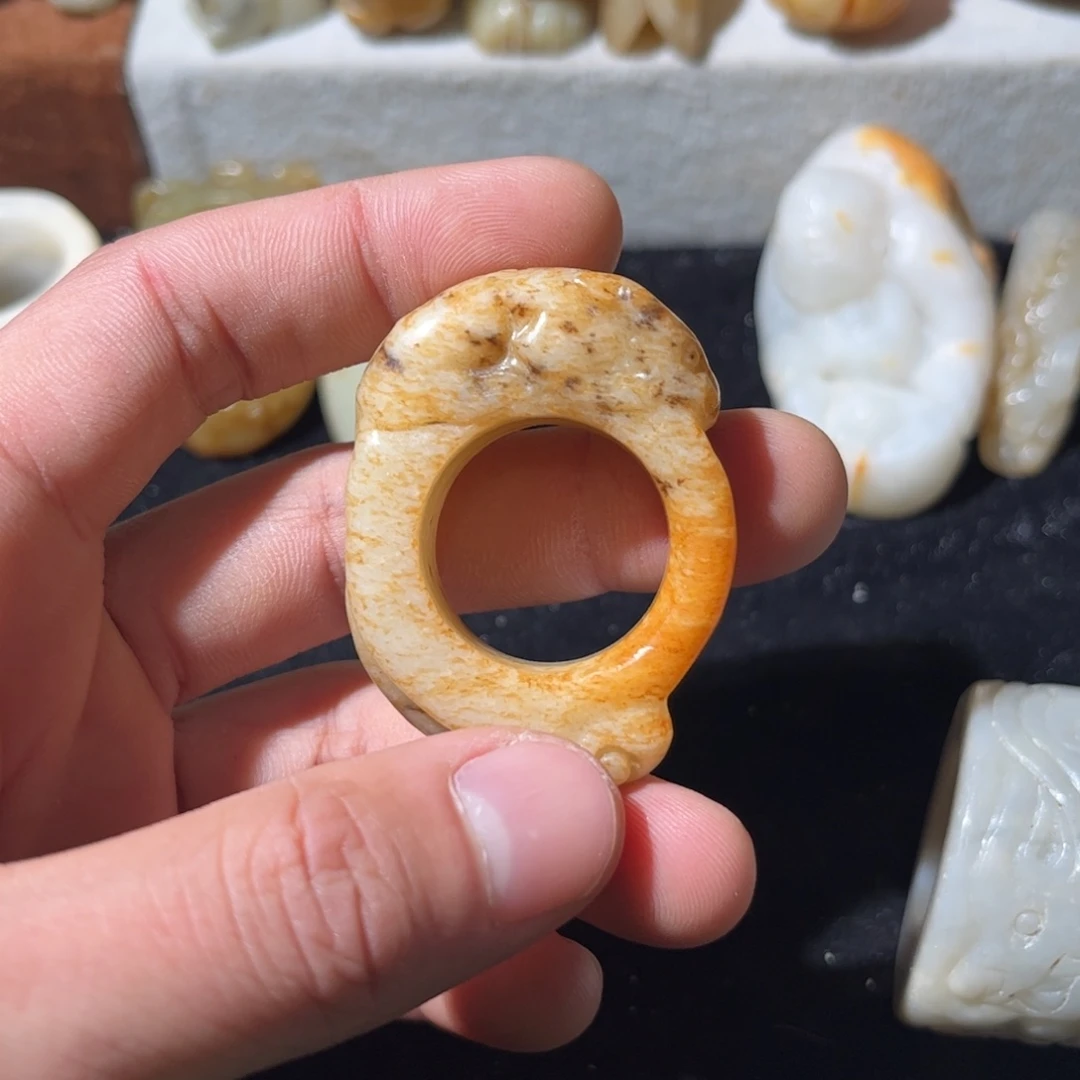 洪***斯和田玉未镶嵌挂件