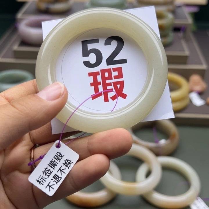 石英质玉未镶嵌手镯