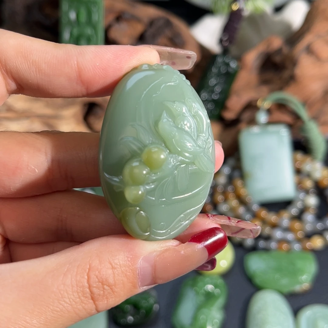 和田玉颈饰未镶嵌粉青喜鹊定制