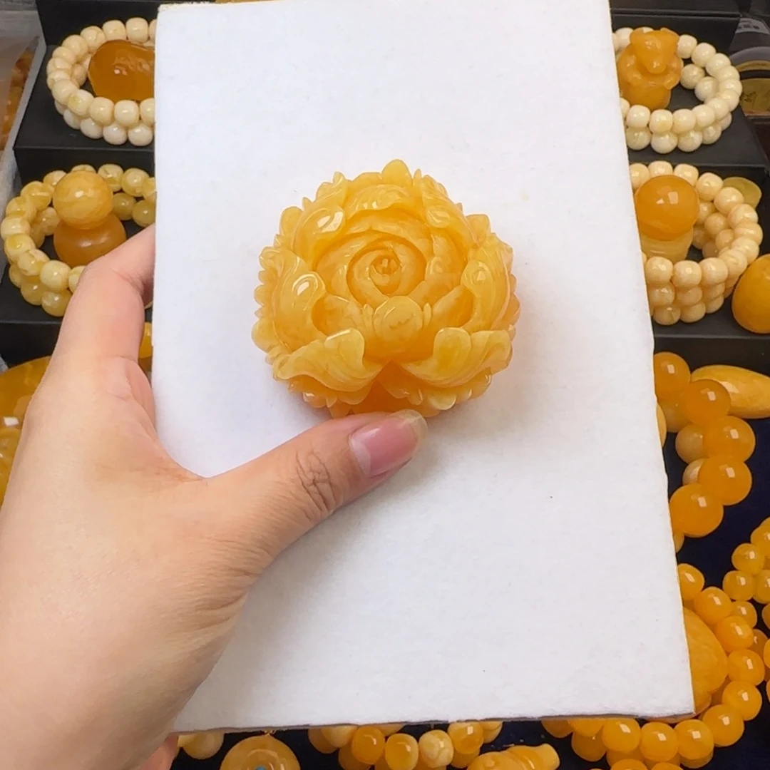 蜜蜡未镶嵌颈饰牡丹花吊坠