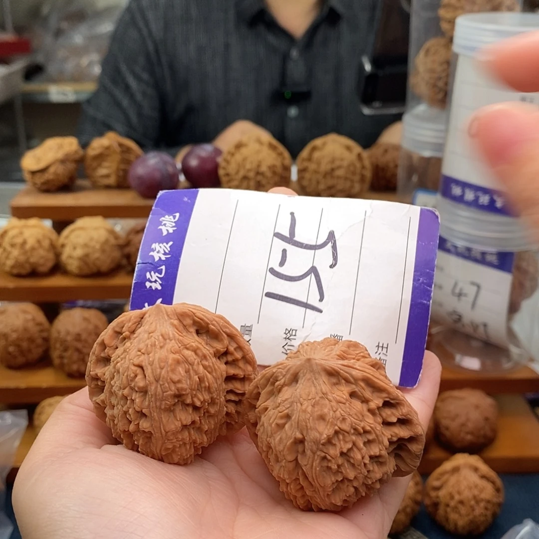 把件文玩核桃45绣球