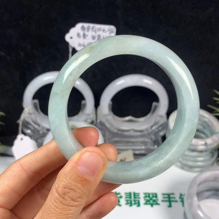 翡翠未镶嵌手镯43号。 57.8圈