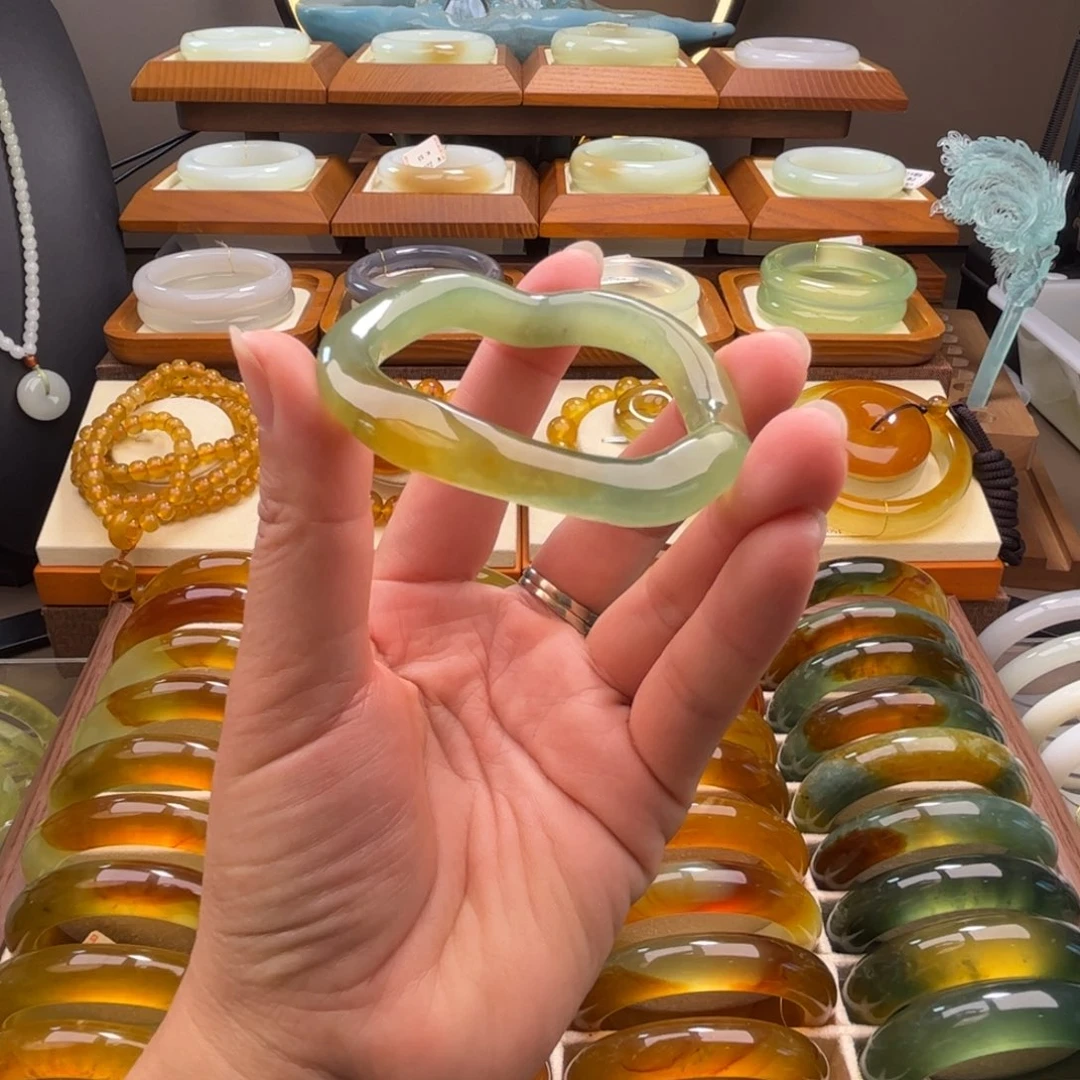 蛇纹石玉未镶嵌手镯52