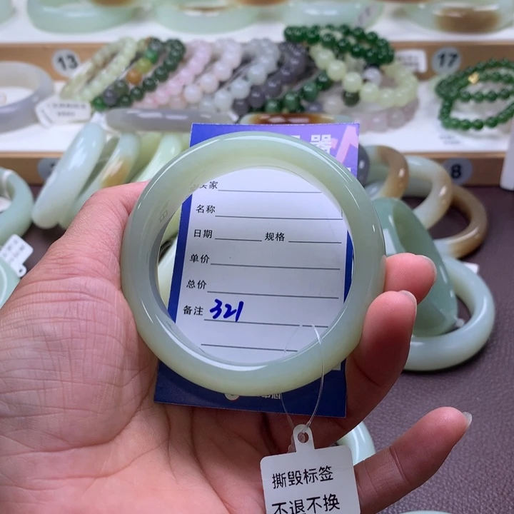 和田玉未镶嵌手镯