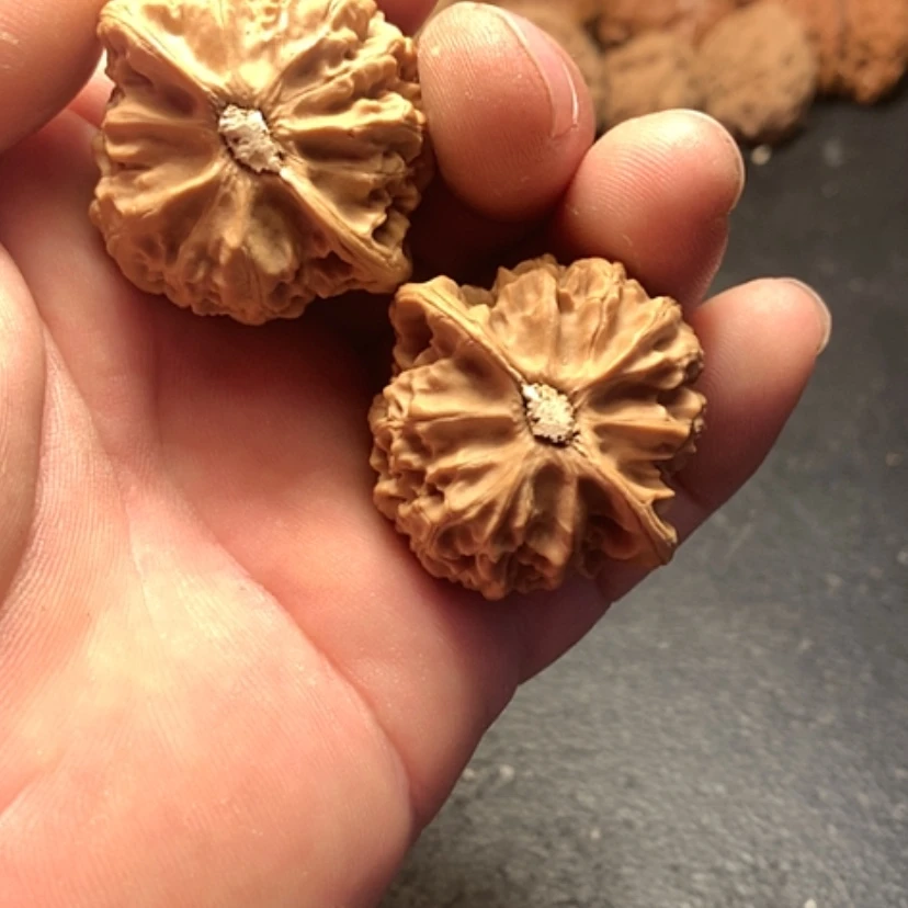 【闪购商品】文玩核桃吊坠无**刚宫灯