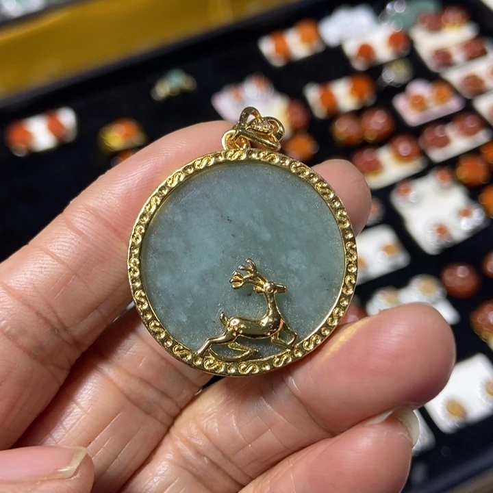 翡翠未镶嵌颈饰吊坠