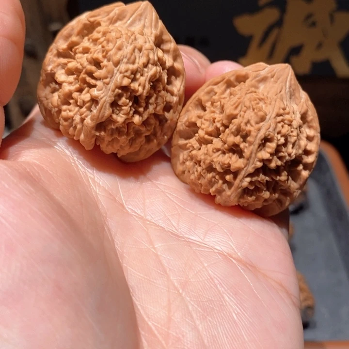 文玩核桃吊坠百花山