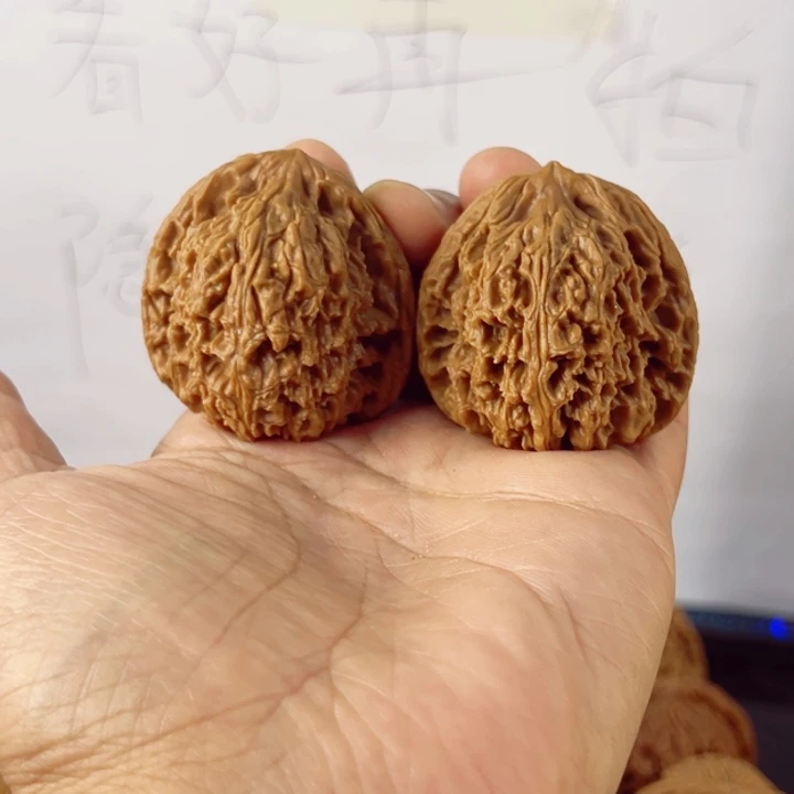 ****️涿鹿南疆石文玩核桃