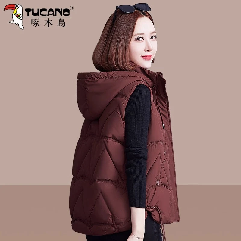 啄木鸟妈妈可拆卸帽马甲冬季2025新款中老年时髦减龄女式外穿马夹