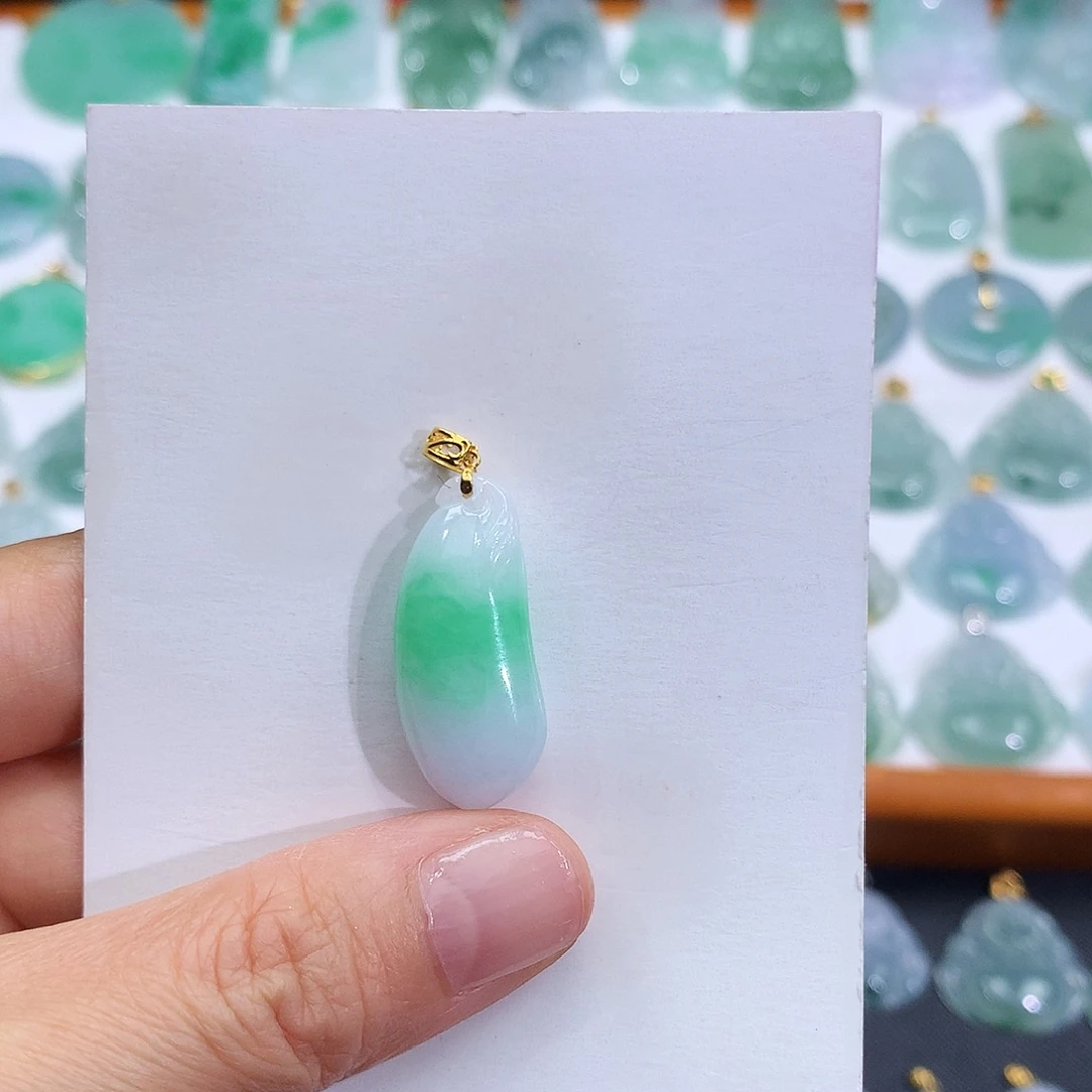 翡翠18K金镶嵌颈饰翡翠吊坠