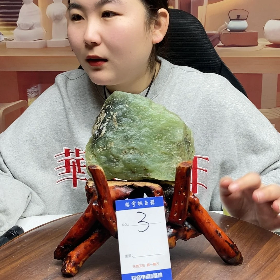 蛇纹石玉原石未镶嵌