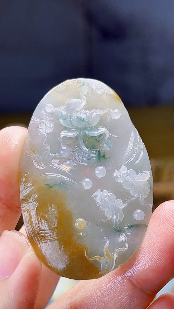 【新春好物】天然缅甸翡翠冰黄加绿荷花鱼毛货需抛光尺寸55-35-6.5