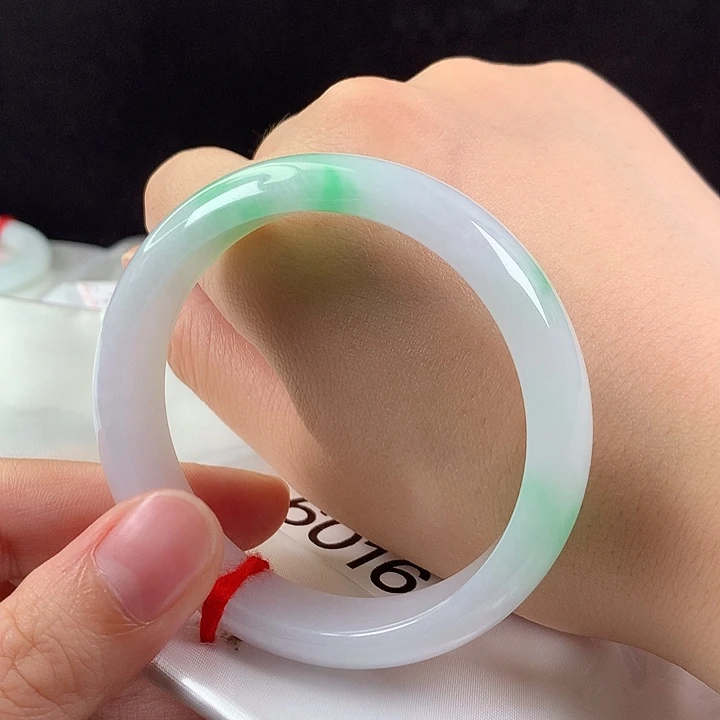 翡翠手镯未镶嵌53有裂