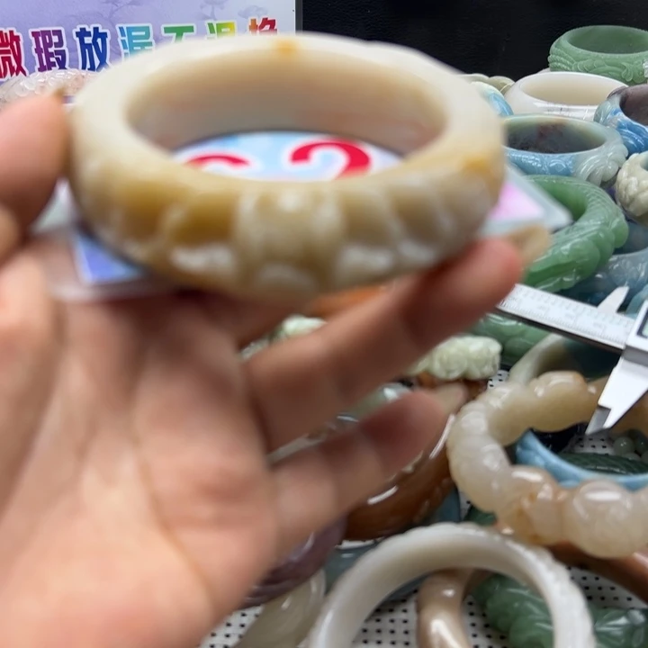 石英岩玉手镯未镶嵌