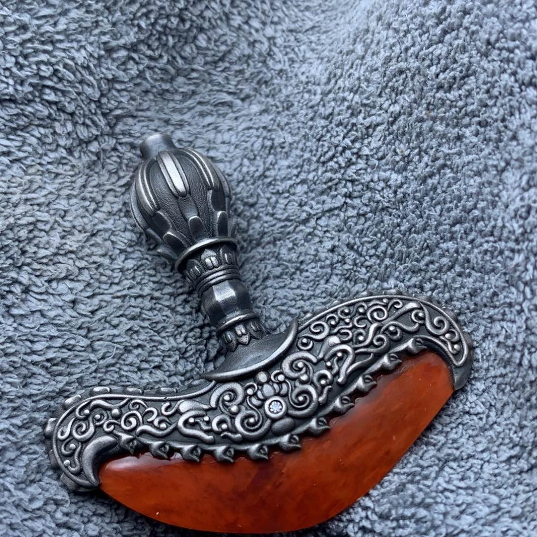 歌***哥南红玛瑙银S925镶嵌金刚钺刀