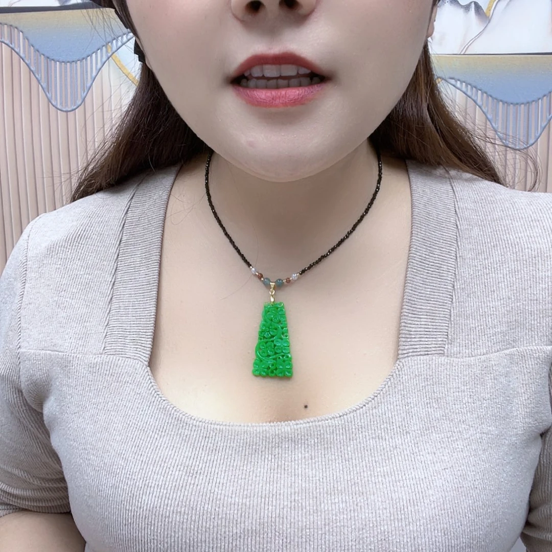 翡翠未镶嵌颈饰项链