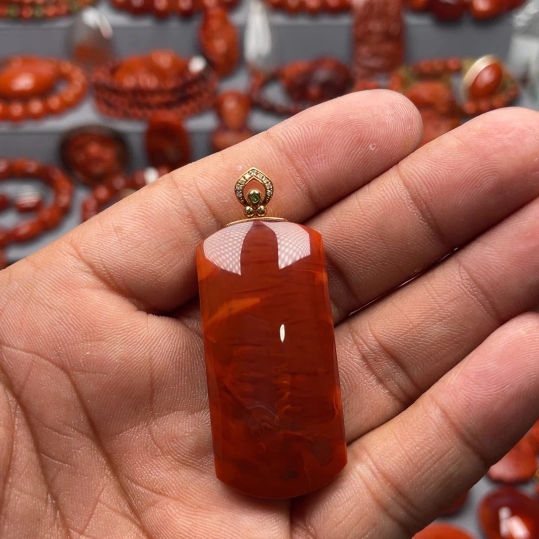 南红玛瑙18K金镶嵌珠宝奇石吊坠