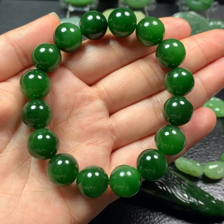 微***伤和田玉未镶嵌颈饰