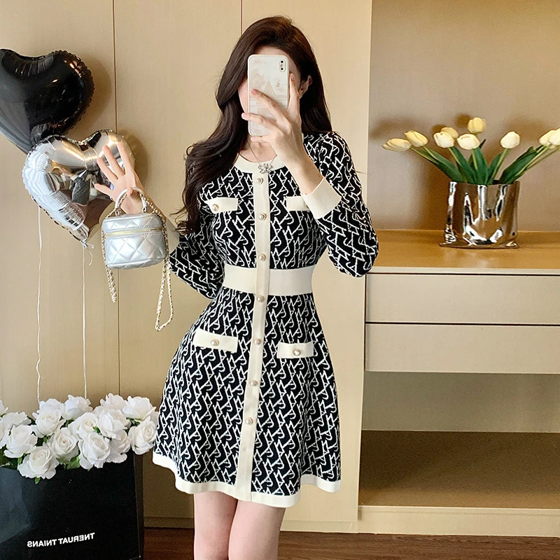 圆领新款连衣裙小香风女深圳长袖A字南油气质高腰毛衣裙春季针织