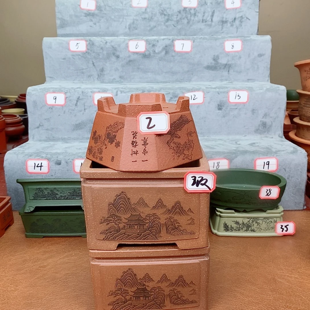 紫砂花盆山***月我在看书