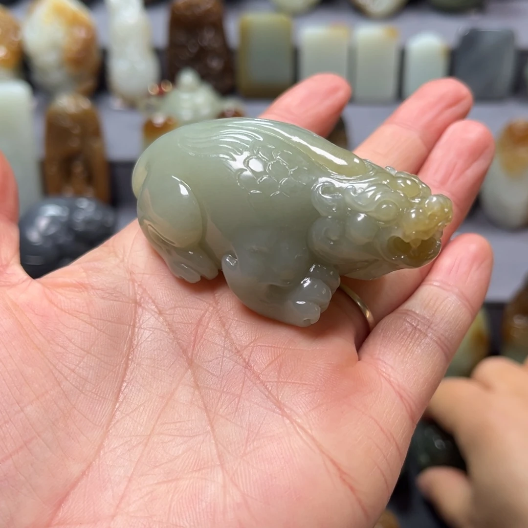 和田玉颈饰未镶嵌坚**己