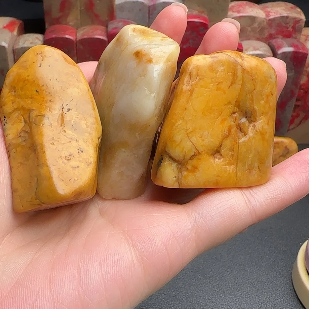 昌化石昌化鸡血石