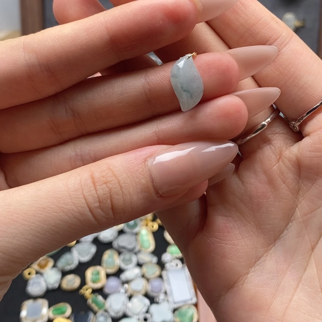 碧***凝翡翠未镶嵌颈饰你有
