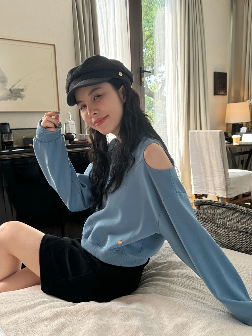 短款卫衣女韩版宽松春秋薄款潮2025新款纯色漏肩袖上衣