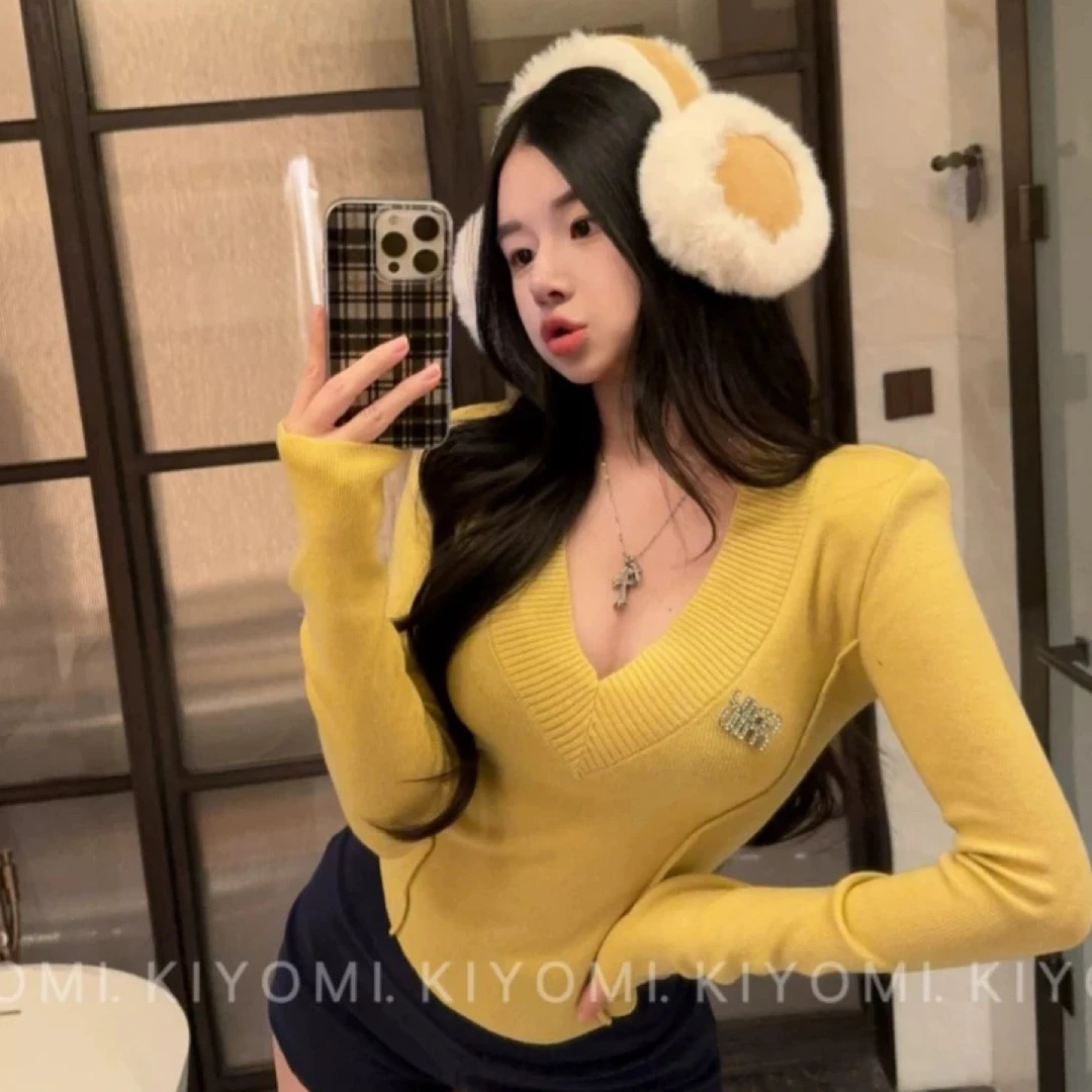 秋季新款韩版气质V领短款毛衣打底衫女显瘦长袖针织衫
