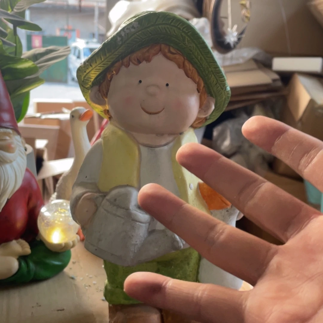 【闪购商品】氧化镁拿水壶小男孩