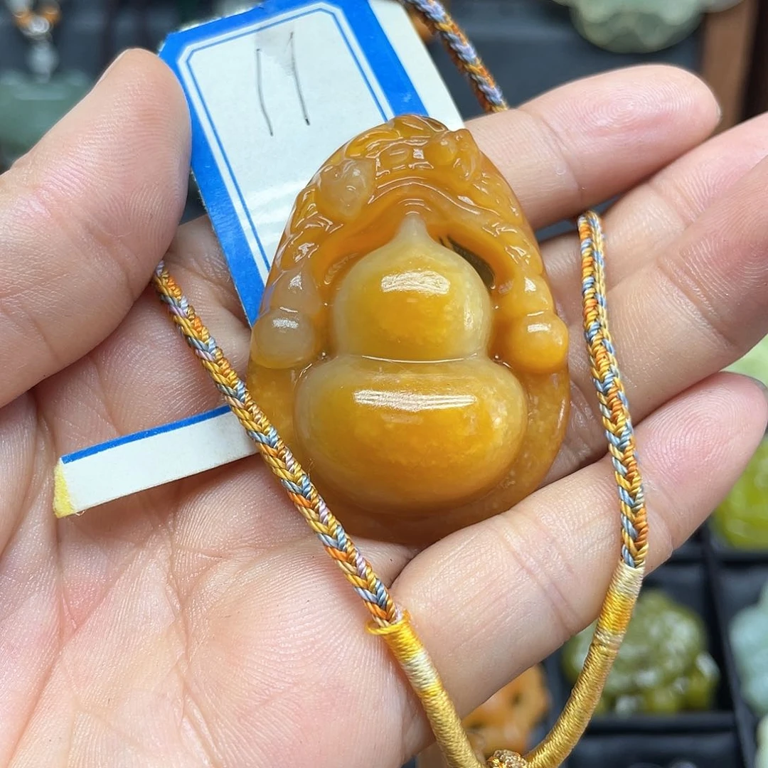 蛇纹石玉未镶嵌颈饰?**?