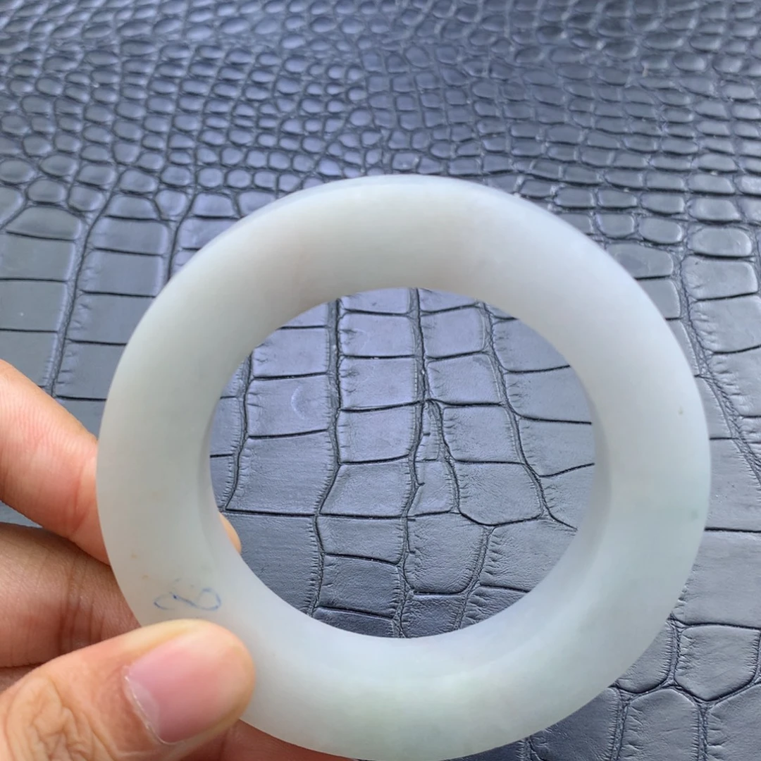 定制翡翠未镶嵌翡翠手镯