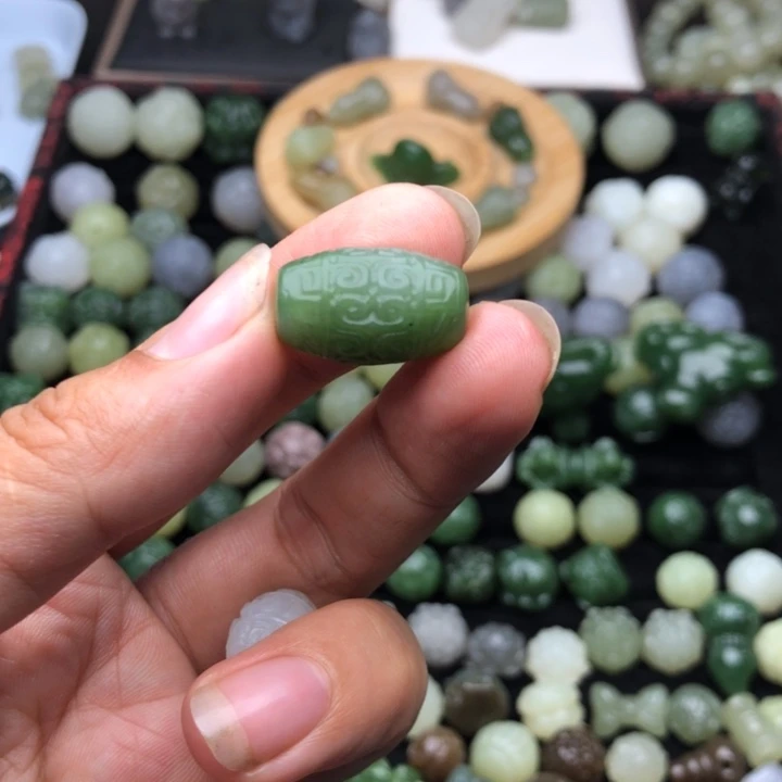 【闪购商品】和田玉未镶嵌颈饰咕**璐