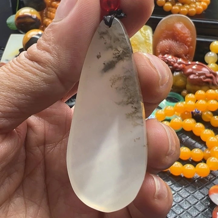 石英质玉未镶嵌颈饰