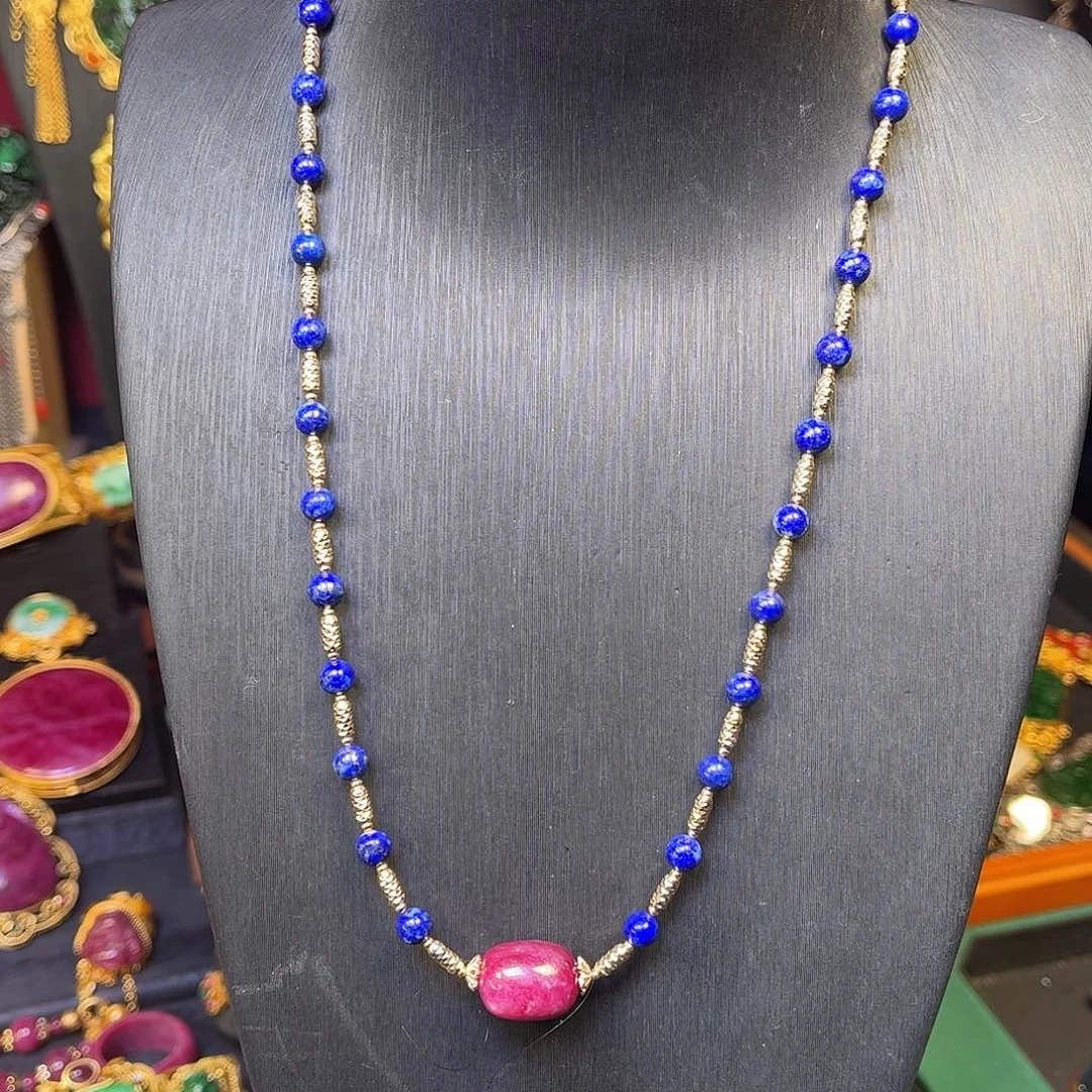 颈饰红宝石未镶嵌